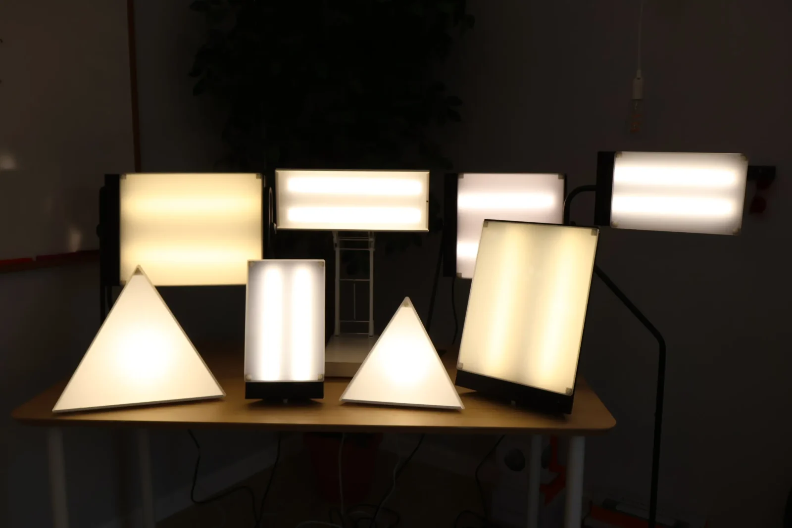 all lamps dim