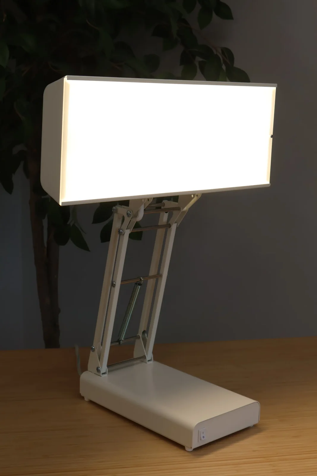nlt desk lamp up