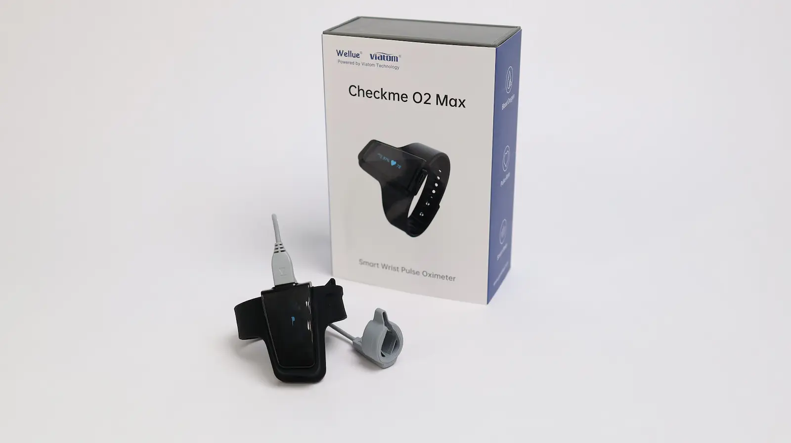 Wellue Checkme O2 Max smart wrist pulse oximeter with finger sensor probe and product packaging box